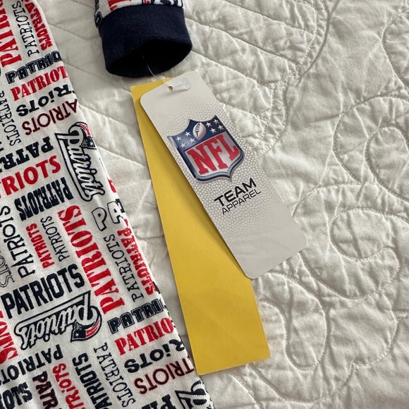 NWT NFL Team Apparel New England Patriots Baby Sleeper Onesie 12 Months - Picture 3 of 9